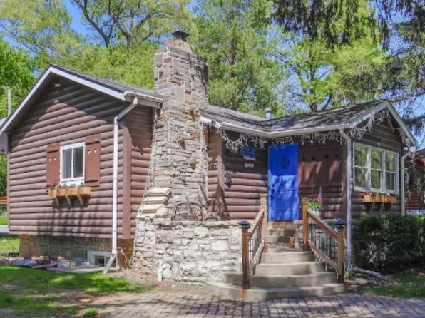 27686 W Rowe Ave, Spring Grove, IL 60081