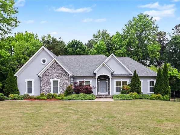 95 Bay Dr, Newnan, GA 30263