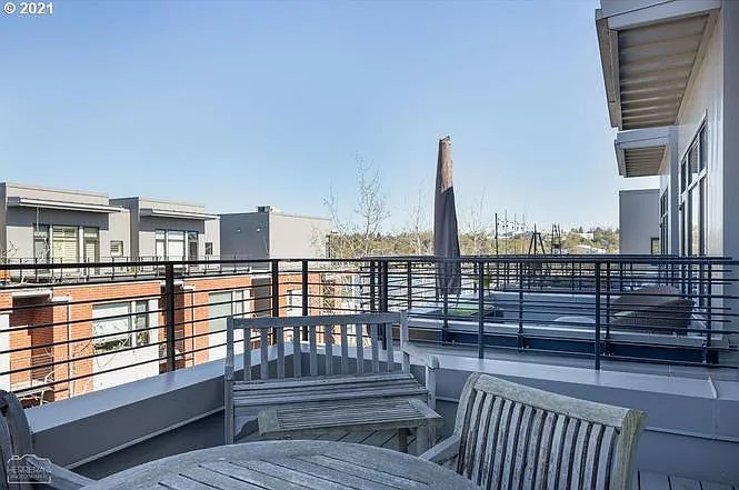 1690 NW Riverscape St — Photo 9