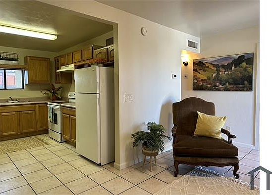 3rd image of 1825 S Jefferson Ave APT 1