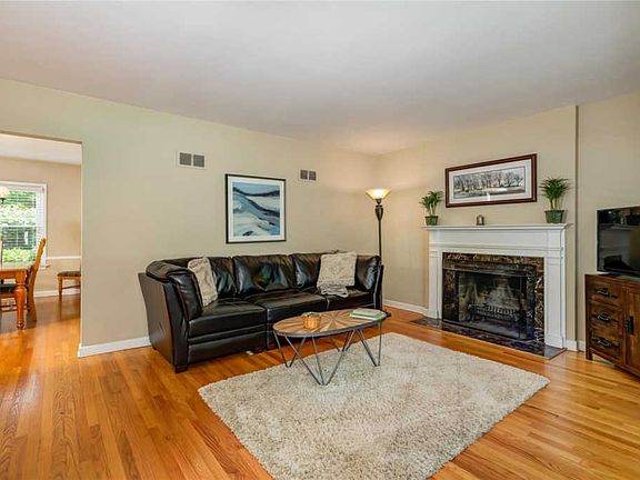 5th image of 805 E Argonne Dr