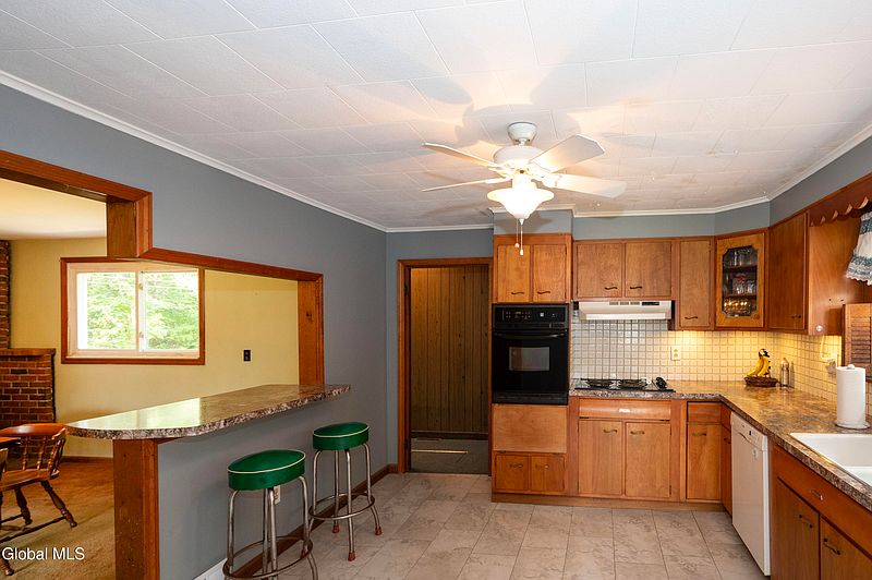 3rd image of 1112 Sacandaga Road