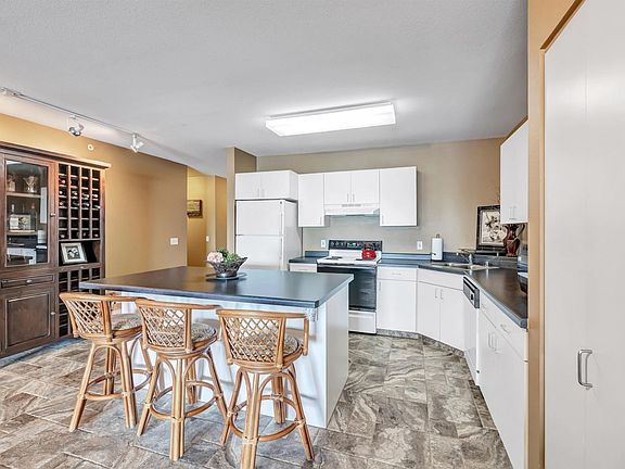 5th image of 118 S Washington St #403B