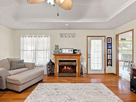 5th image of 705 W Bryant Street