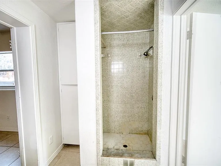 2317 Harris St — Photo 33