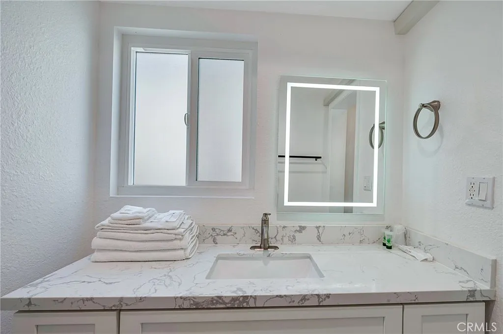 Studio, 242 sqft, $1,699 — Photo 4