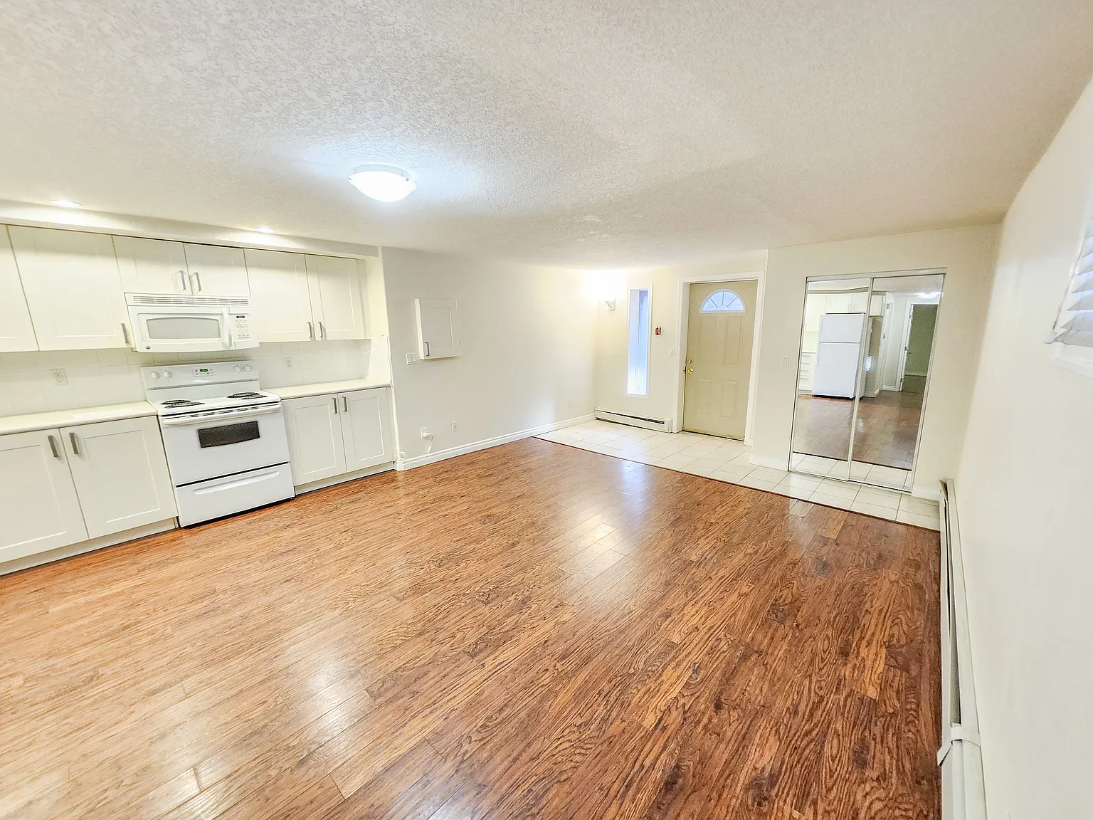 2424 14 Street SW — Photo 3