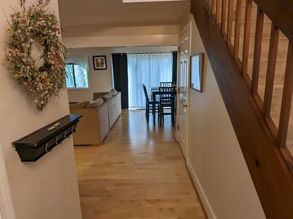 860 Murphys Rd Unit 1A, Quechee, VT 05059