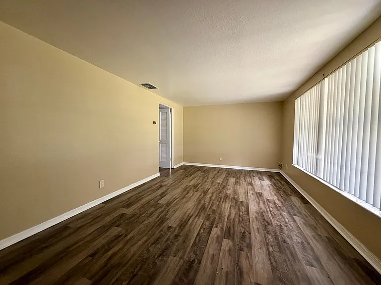1809 Richter Ln — Photo 6