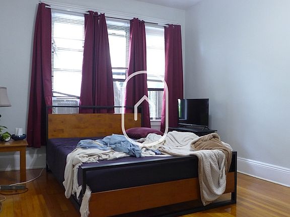 2nd image of 141 Sutherland Rd APT 1