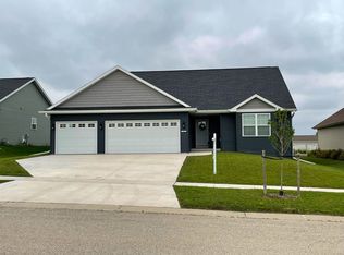 1372 Primrose Ln, Fond Du Lac, WI 54935