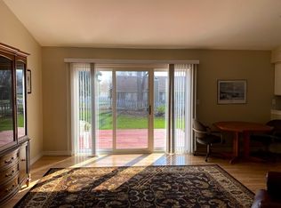 2290 Highfield Ln, Aurora, IL 60504