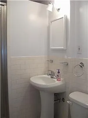 Rented by Barak Realty | media 10