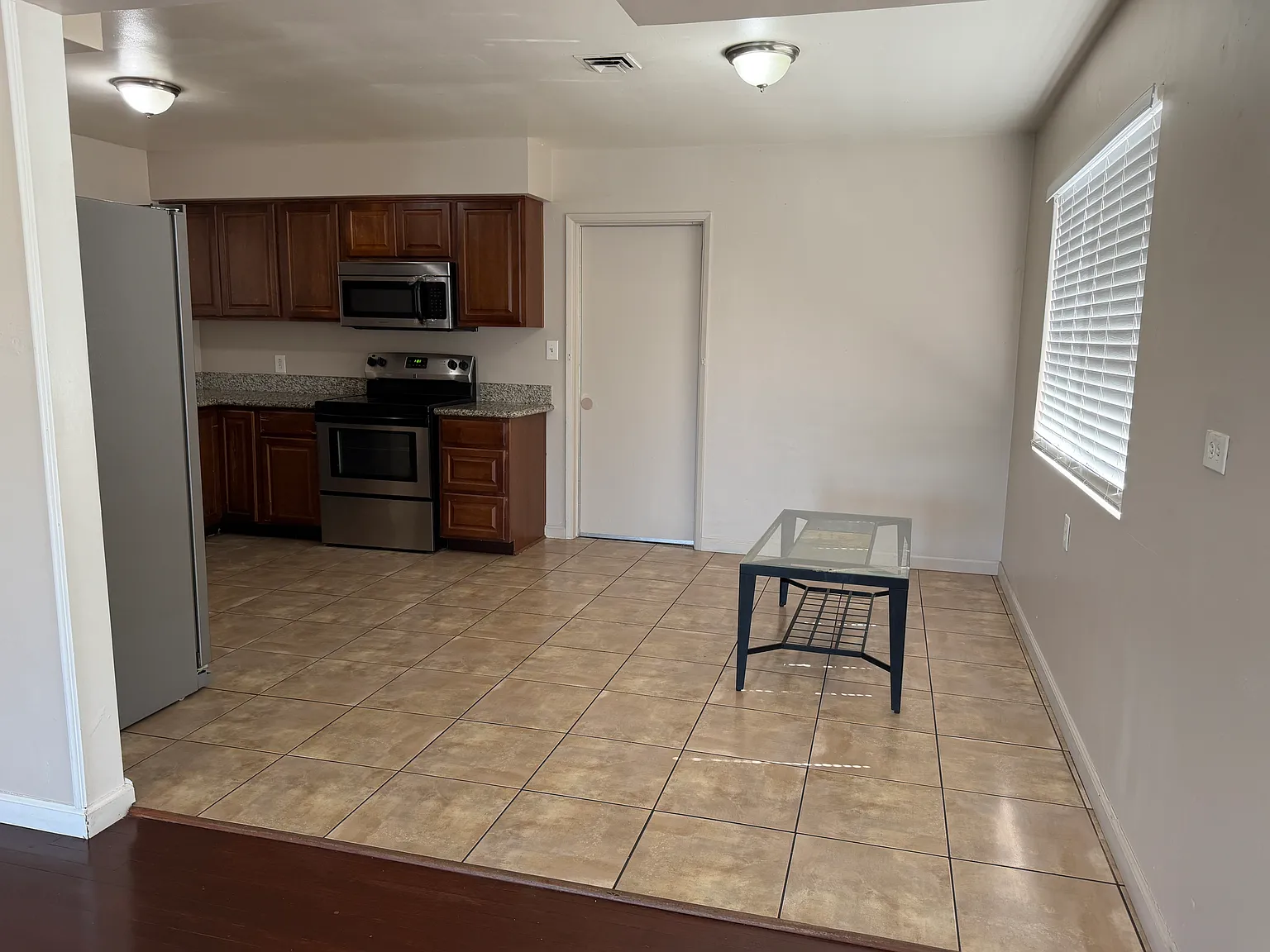 3 bed, 1183 sqft, $3,300 — Photo 4