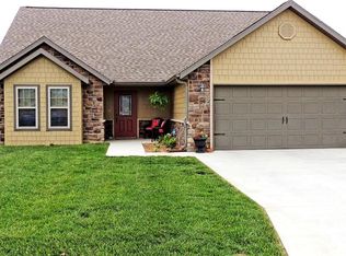 1113 N Rosedale Sq, Webb City, MO 64870