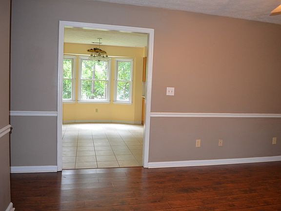 4th image of 61 Lee Road 810