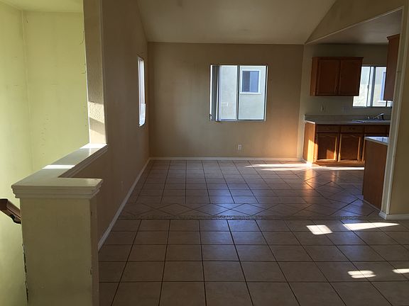3rd image of 1536 S Cloverdale Ave