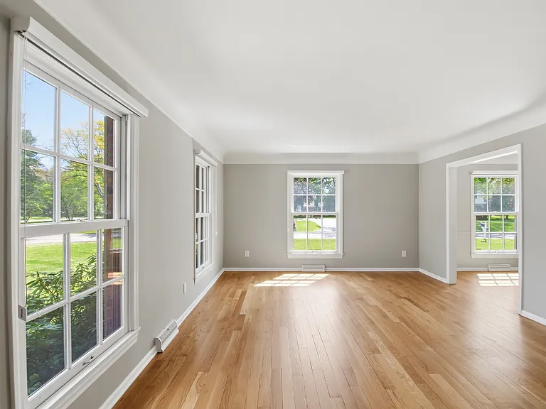 4576 Wagon Wheel Dr — Photo 2