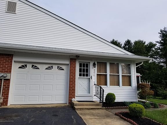 2nd image of 537B Lilac Ln