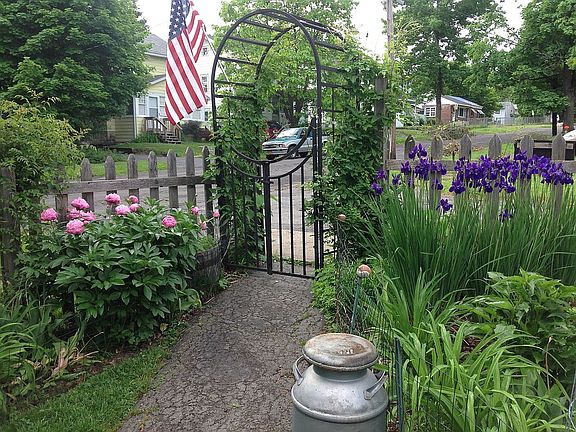 3rd image of 313 Hutchinson Ave