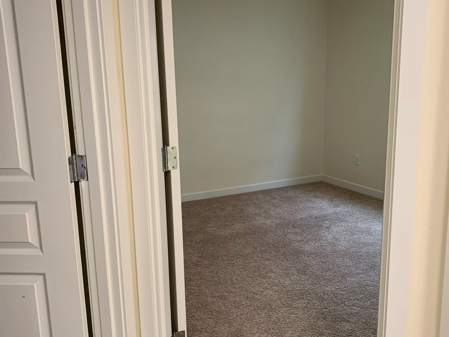 3 bed, 2.5 bath, 1677 sqft, $1,000 — Photo 2