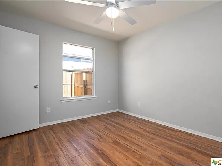 1202 Hillyer St — Photo 5