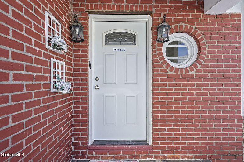 3rd image of 173 Marshall Avenue