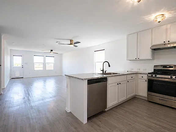 9051 Navarro Vis — Photo 4