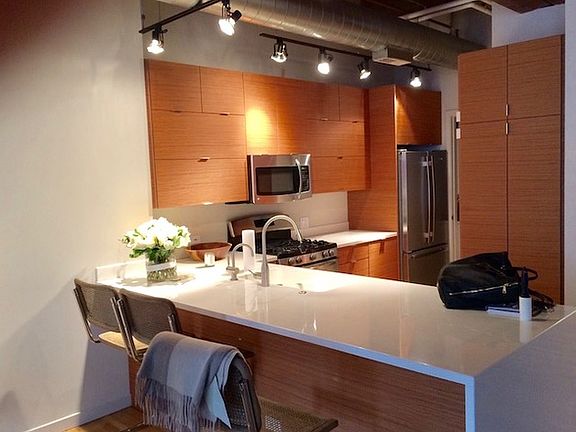 3rd image of 420 W Grand Ave APT 3I