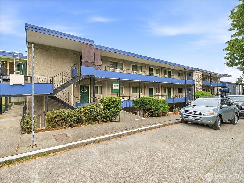 2nd image of 2629 2633 14th Avenue W
