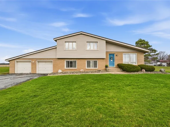 37 Carlisle Rd W, Transfer, PA 16154