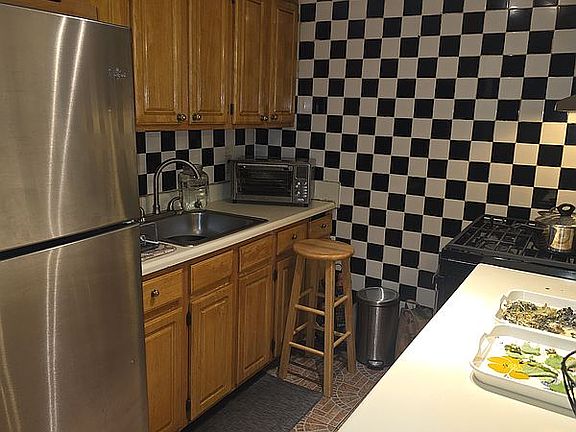 3rd image of 1514 Pacific St