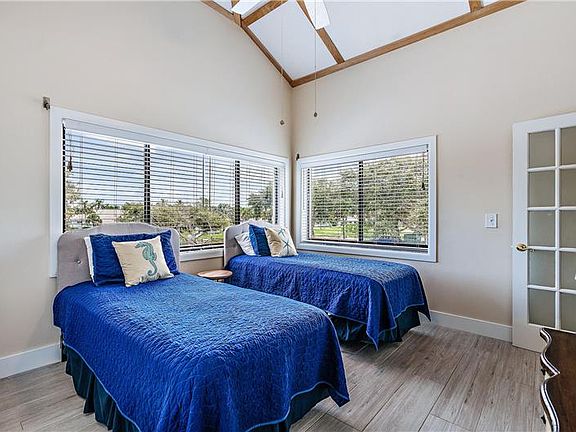 5th image of 680 Bella Vista Ct S #S