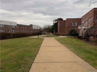 255 Central Ave, Lawrence, NY 11559