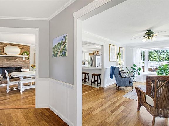 4th image of 4061 Arden St