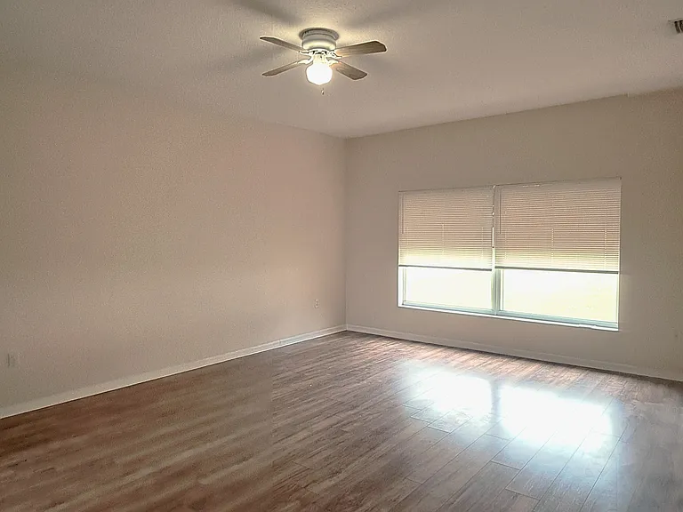 41 Rickenbacker Dr — Photo 5