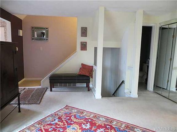 4th image of 951 Charlesgate Cir