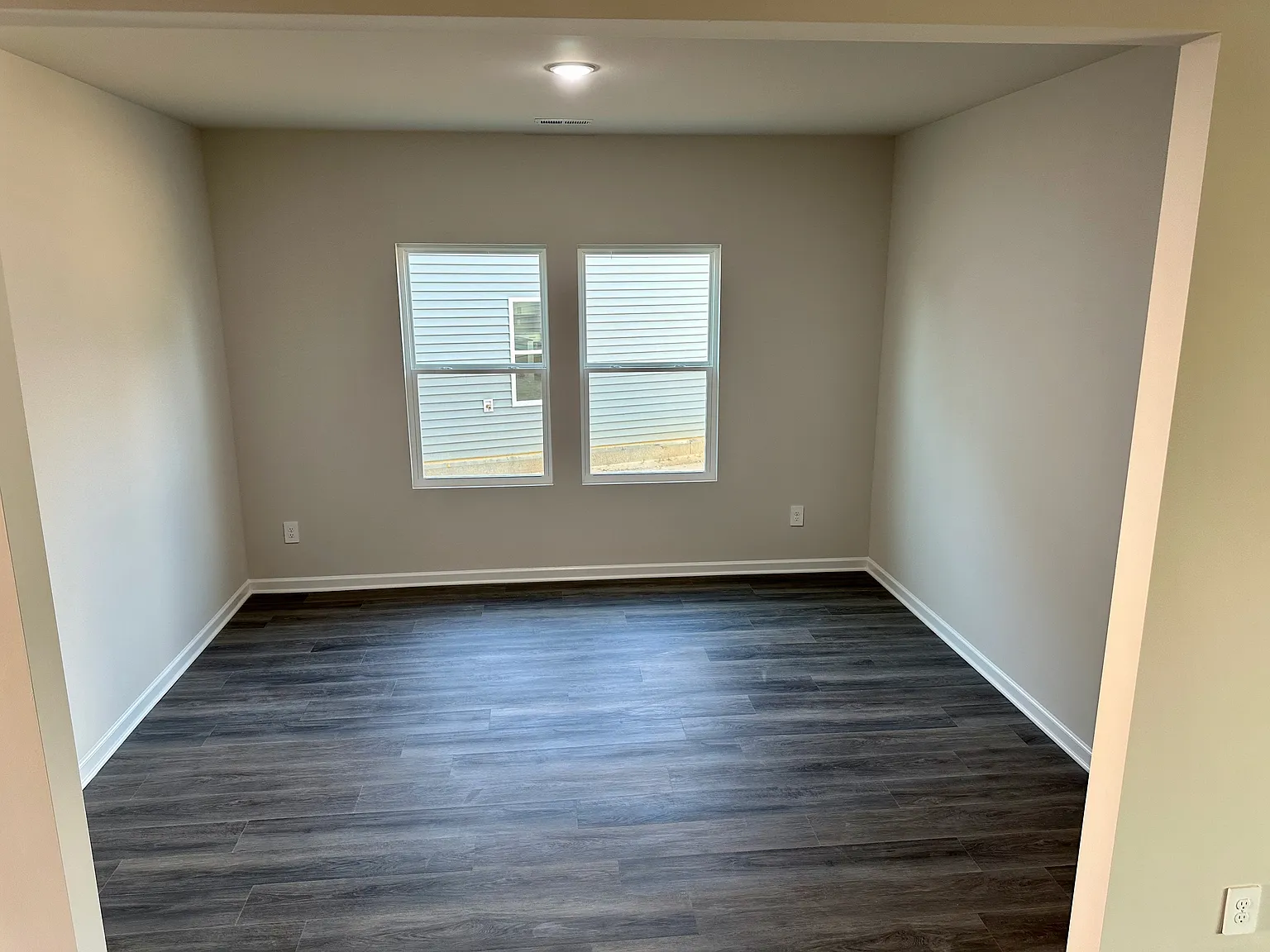 5 bed, 3252 sqft, $2,450 — Photo 4