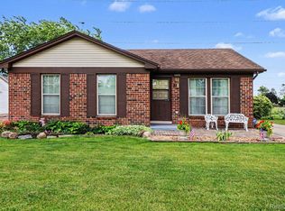 19055 Hyde Park Dr, Woodhaven, MI 48183