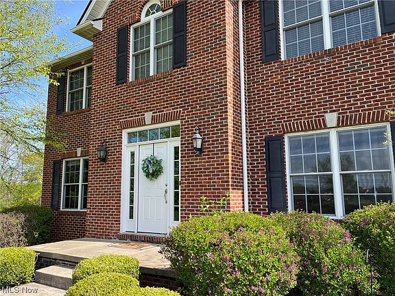 3rd image of 6905 Fairhaven Oval Dr