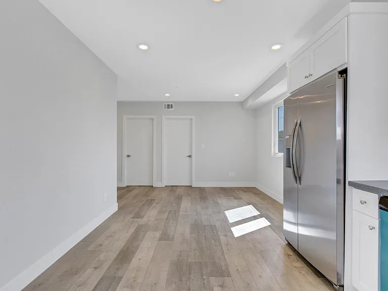 816 N Harvard Blvd — Photo 4