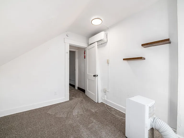 2245 Summit St #2 — Photo 26