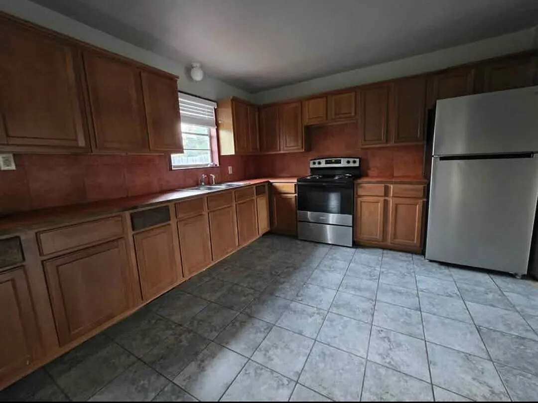 2 bed, 1.5 bath, 1040 sqft, $1,000 — Photo 4