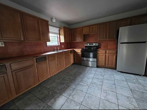 4th image of 632 Bays Rd