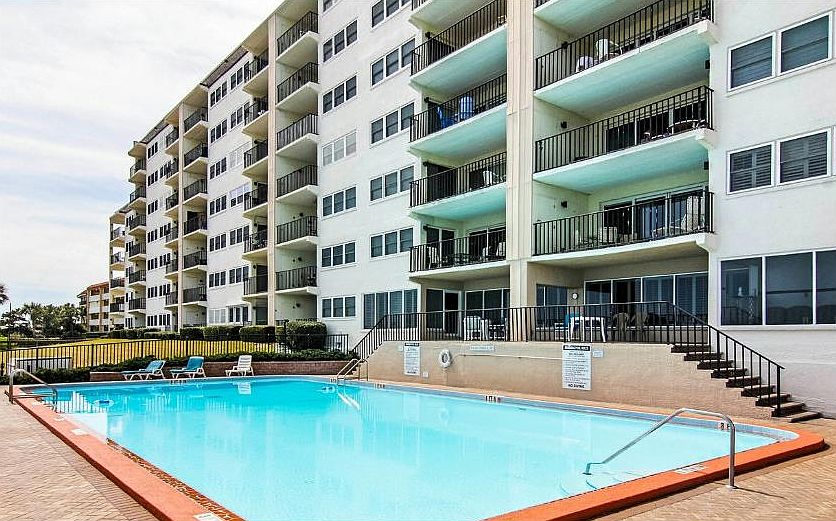 1st image of 3350 S Fletcher Ave #5L