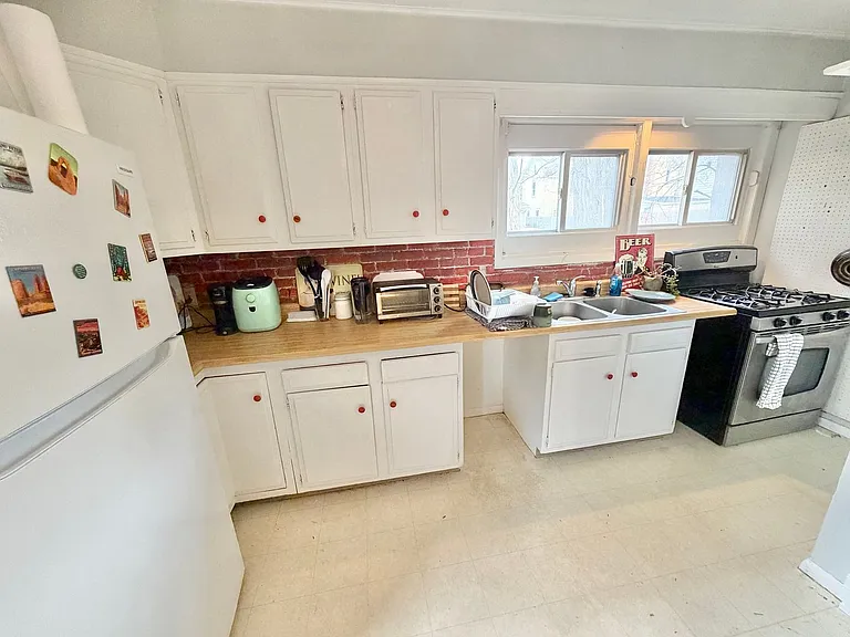45 N Winooski Ave — Photo 2