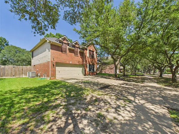 2815 Village Dale Ave, Houston, TX 77059