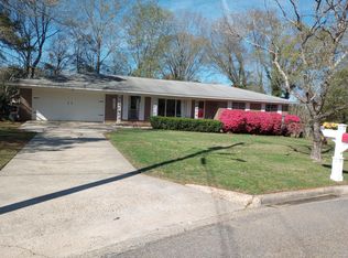 107 Walnut Dr, Enterprise, AL 36330