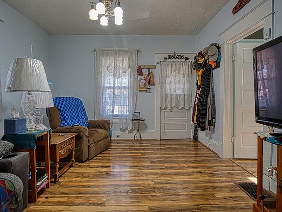 3rd image of 2107 Kenwood Blvd SE