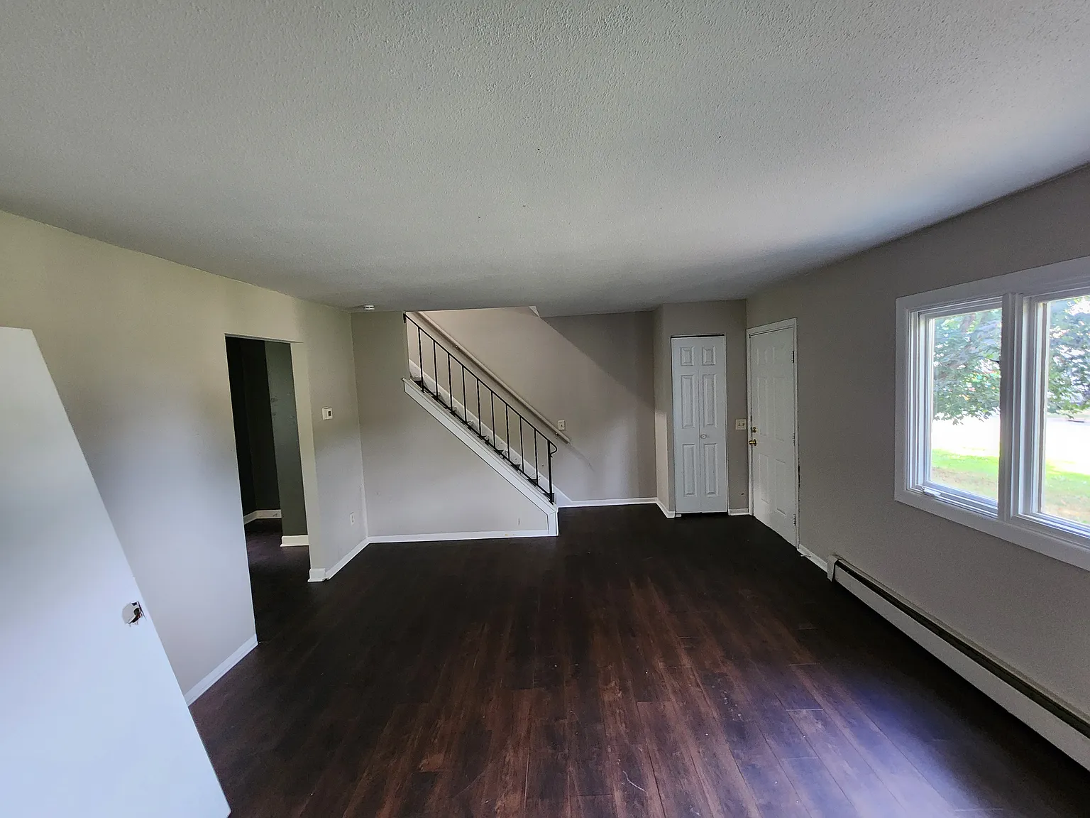 4 bed, 1.5 bath, 1550 sqft, $2,000 — Photo 2
